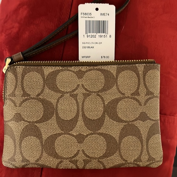 NWT Coach corner zip wristlet in signature canvas. - Picture 2 of 3